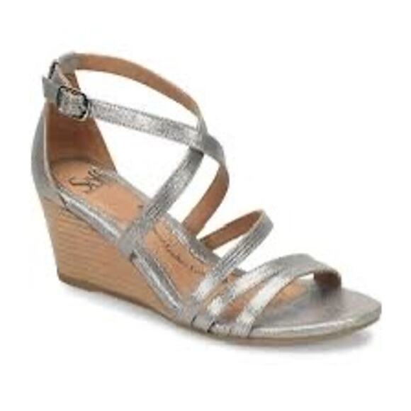 Soffit Mecina Silver Metallic Wedge Strappy Heel Size 9.5 - Picture 1 of 9